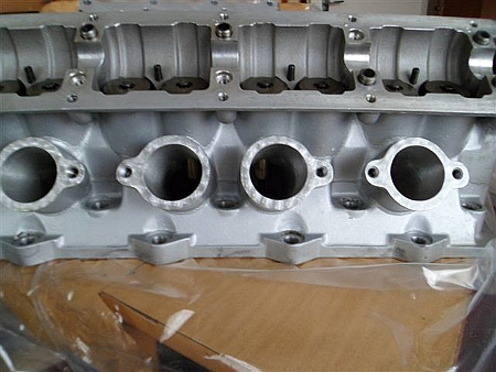 AJP V8 cylinder head